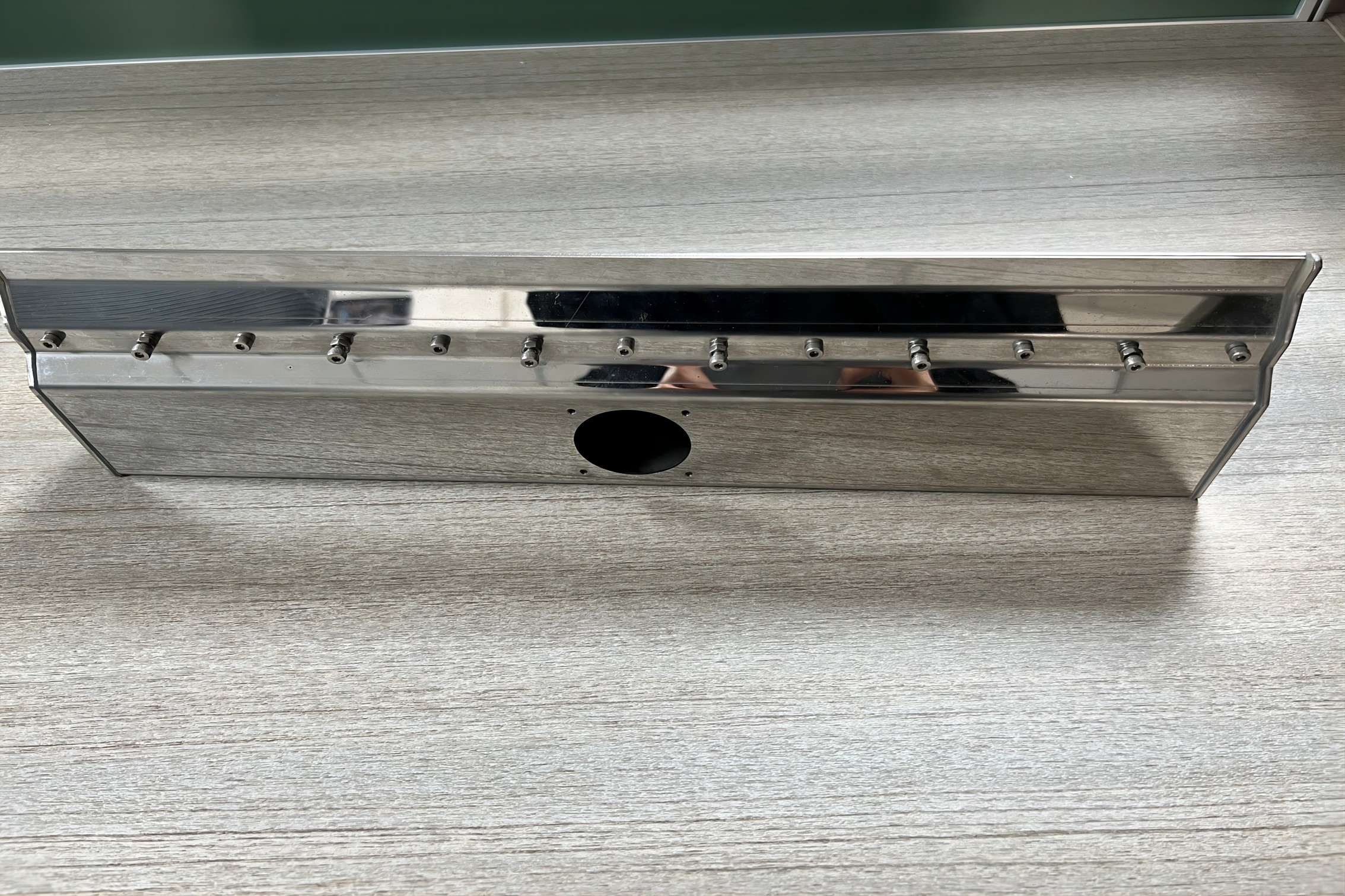Bakit ang mga kutsilyo ng hangin ay mahalaga para sa paglilinis ng high-precision lcd glass