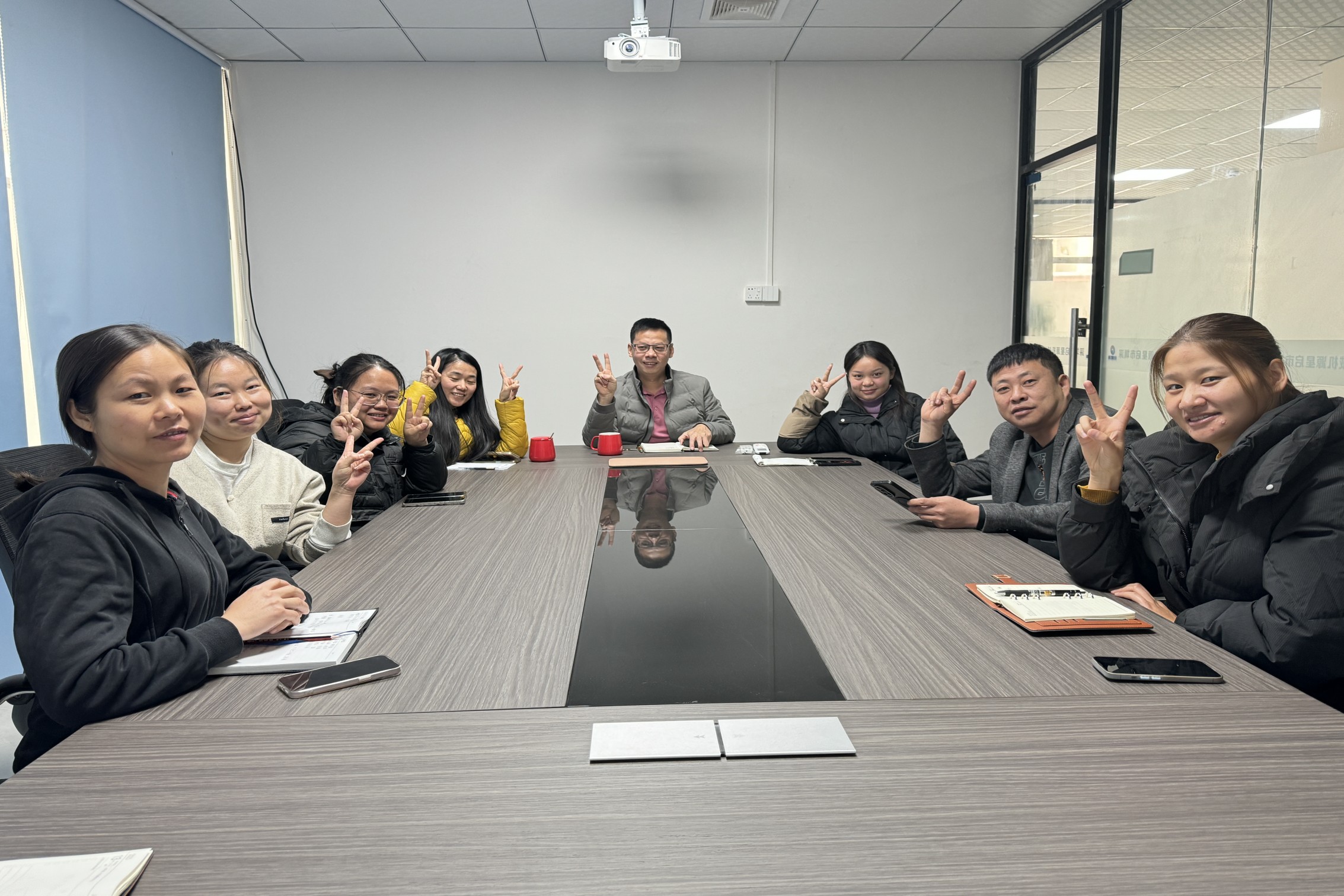 Ang Shenzhen Qixingyuan Company ay humahawak ng 2024 taunang pulong ng buod, inaasahan ang mga layunin ng Bagong Taon